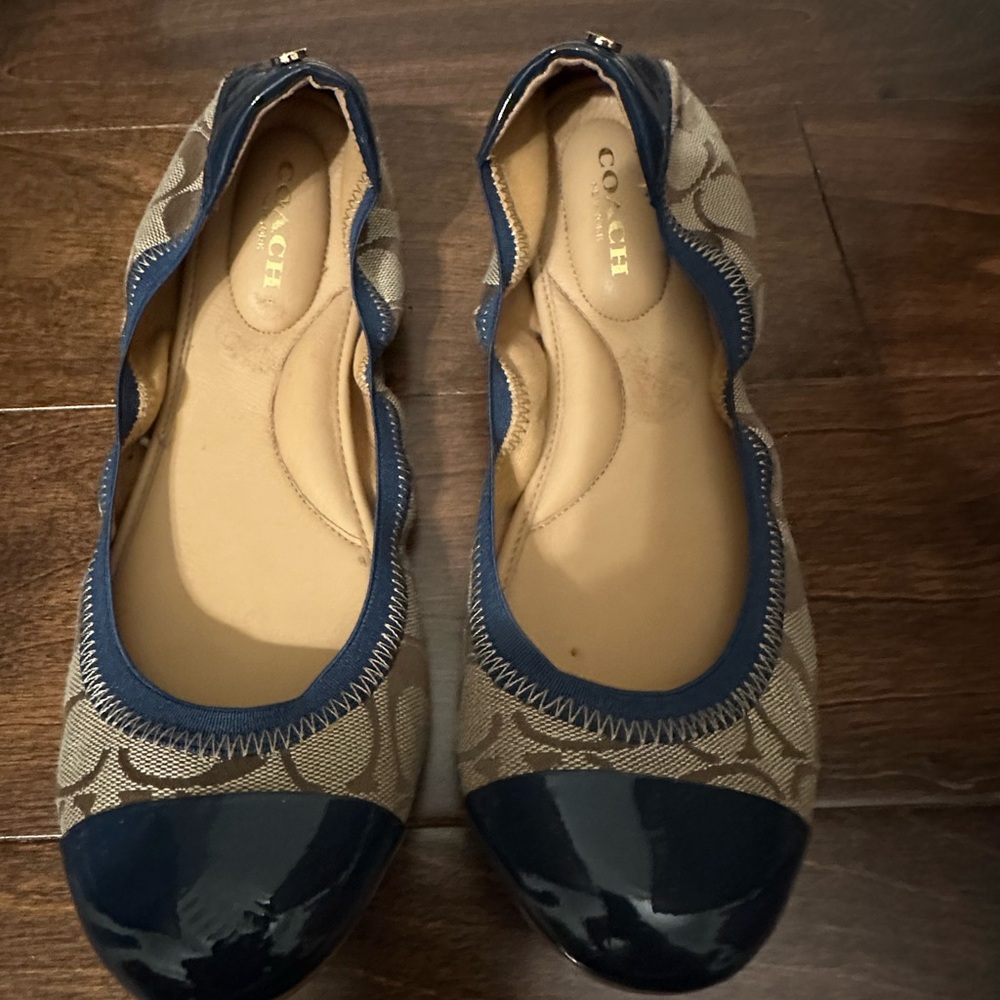 Coach Women's Navy and Beige Flats